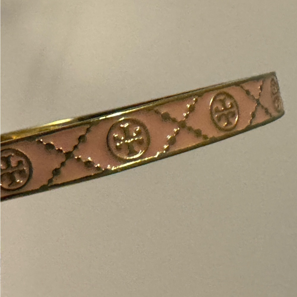 Tory Burch NWT Icon T Monogram Hinge Gold-Toned Pink Enamel Bangle Bracelet - Picture 3 of 11